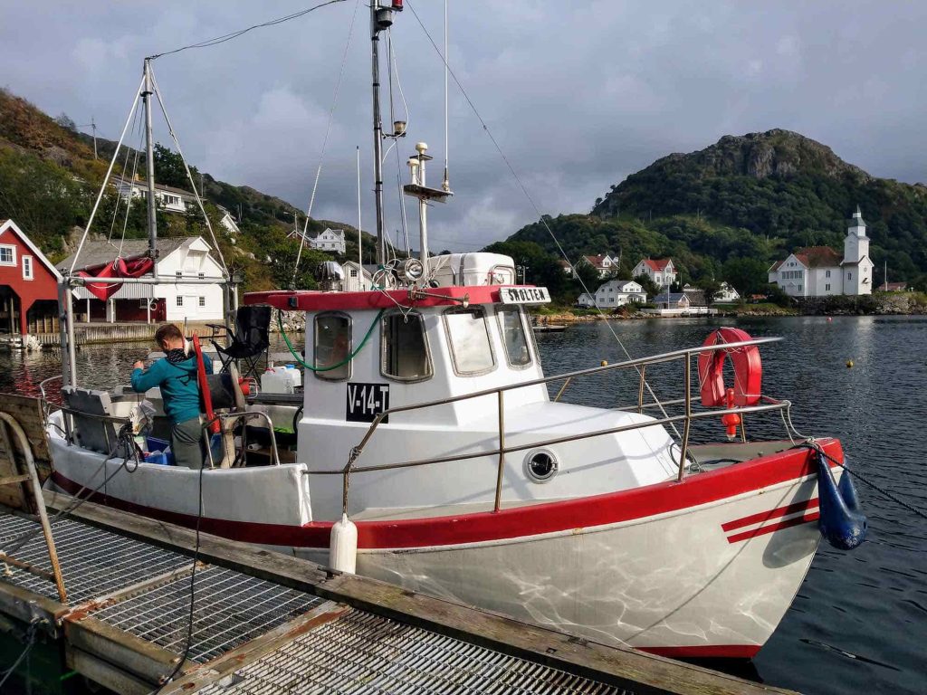 A small boat, Smolten, docked in Kirkehamn.