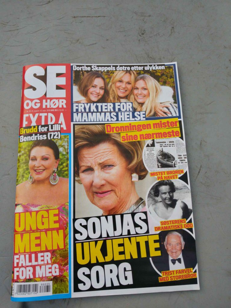 A tabloid magazine called Se&Hør.