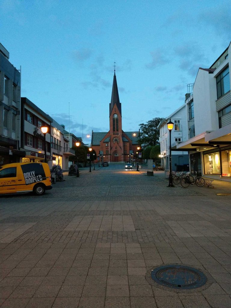 A street in Haugesund with a church in the distance.